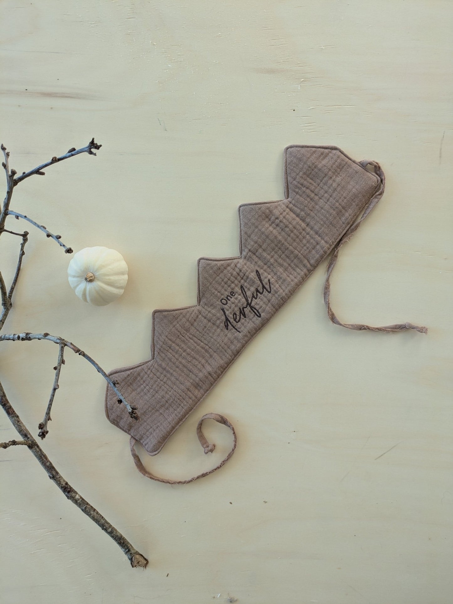 Geburtstagskrone ONEderful - Loewenknopf