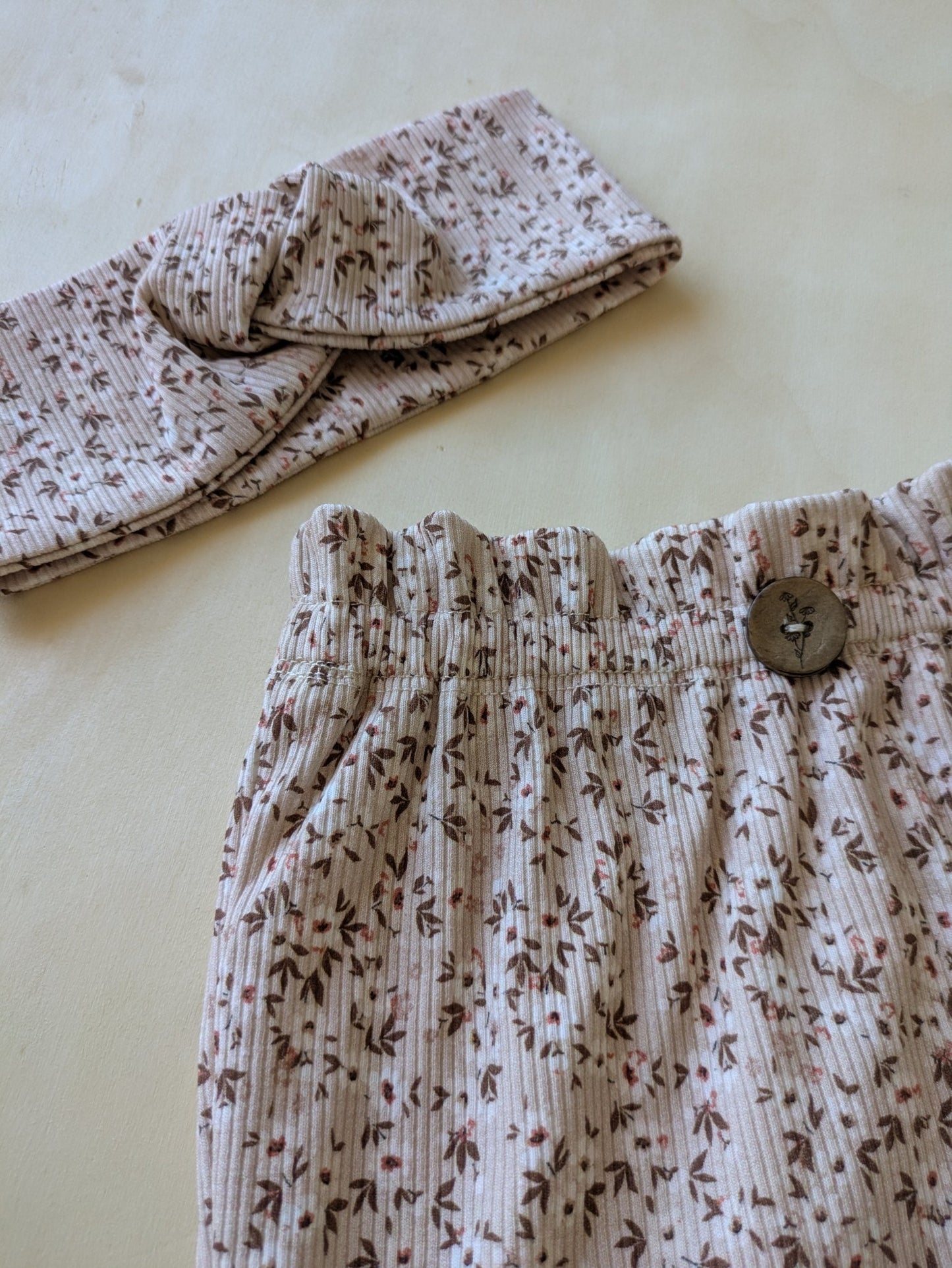 Haarband für Kinder aus Rib - Stoff in rosa Blumenprint – weich, dehnbar & super angenehm - Loewenknopf