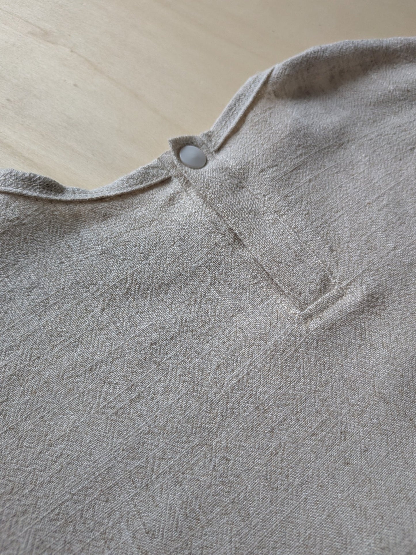 Handgenähte Leinenbluse für Kinder – Unisex, locker & mit Knopf am Rücken - Loewenknopf