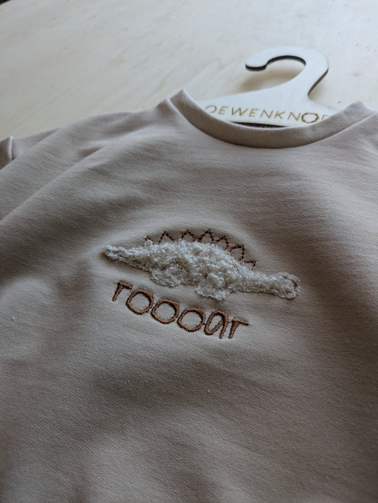 Oversized Sweater Dino - Loewenknopf