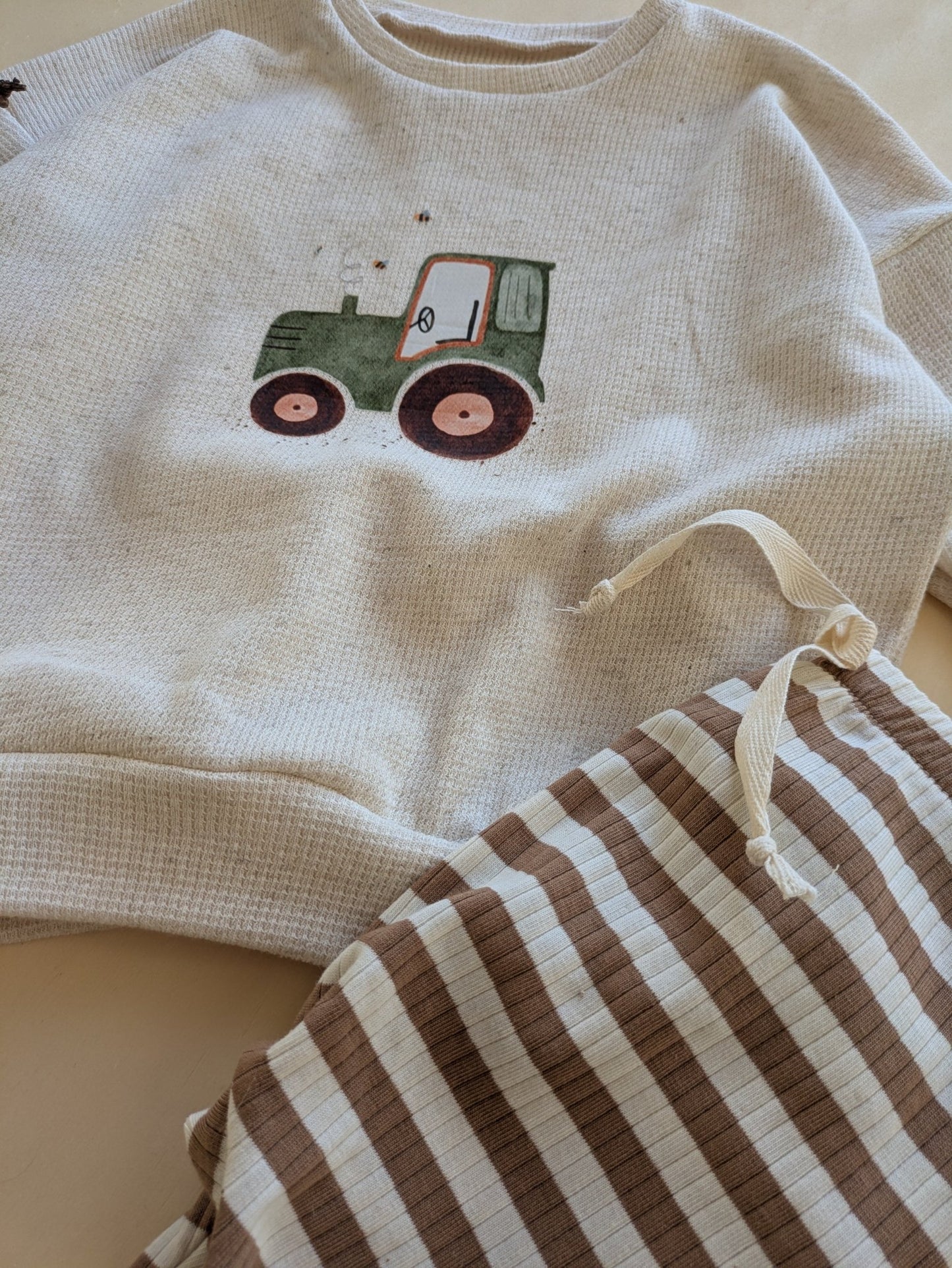 Oversized Sweater Traktor - Loewenknopf