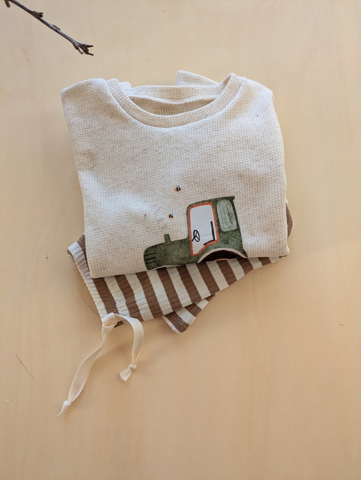Oversized Sweater Traktor - Loewenknopf
