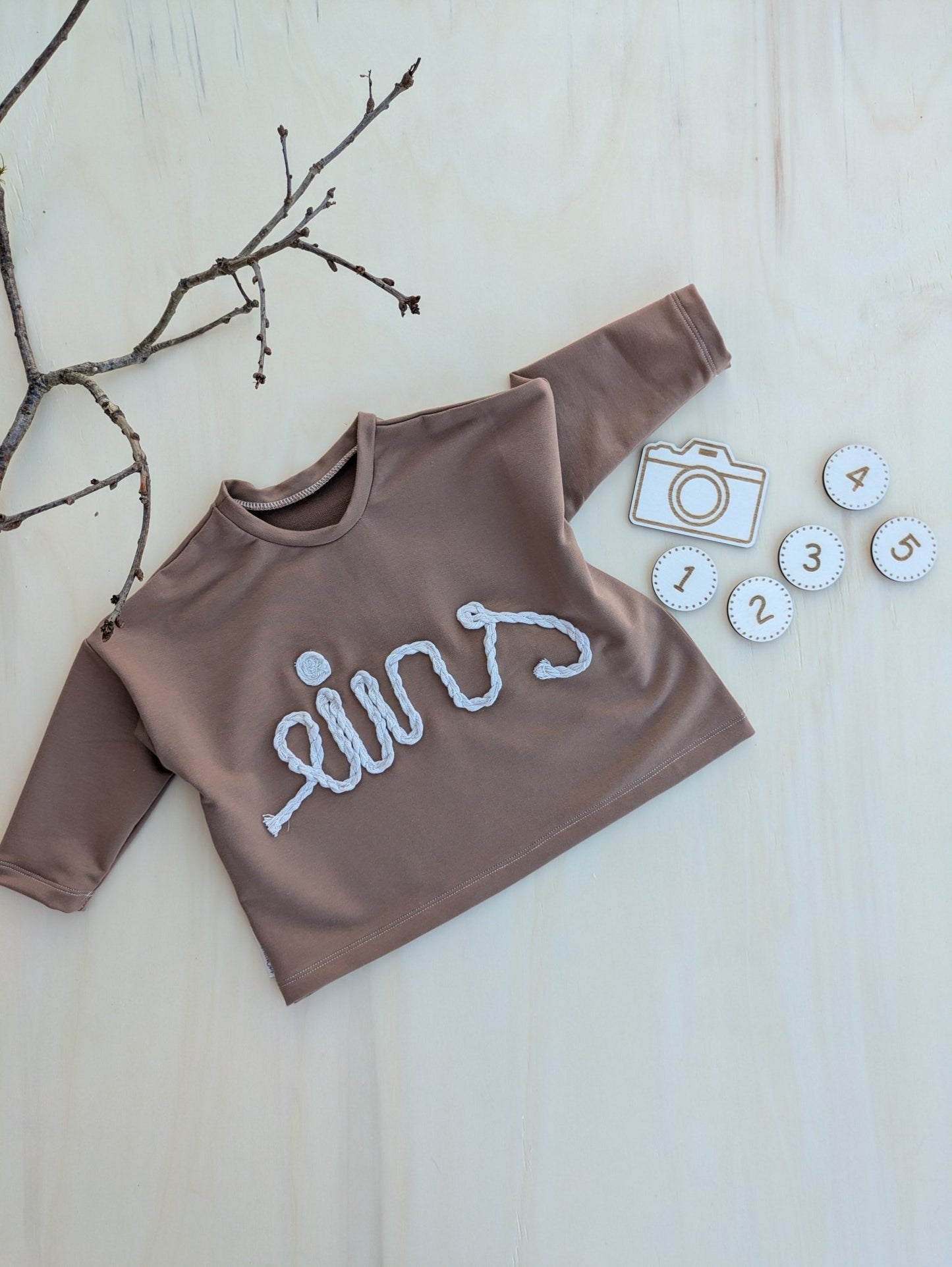 Oversized Sweater Zahl - Loewenknopf