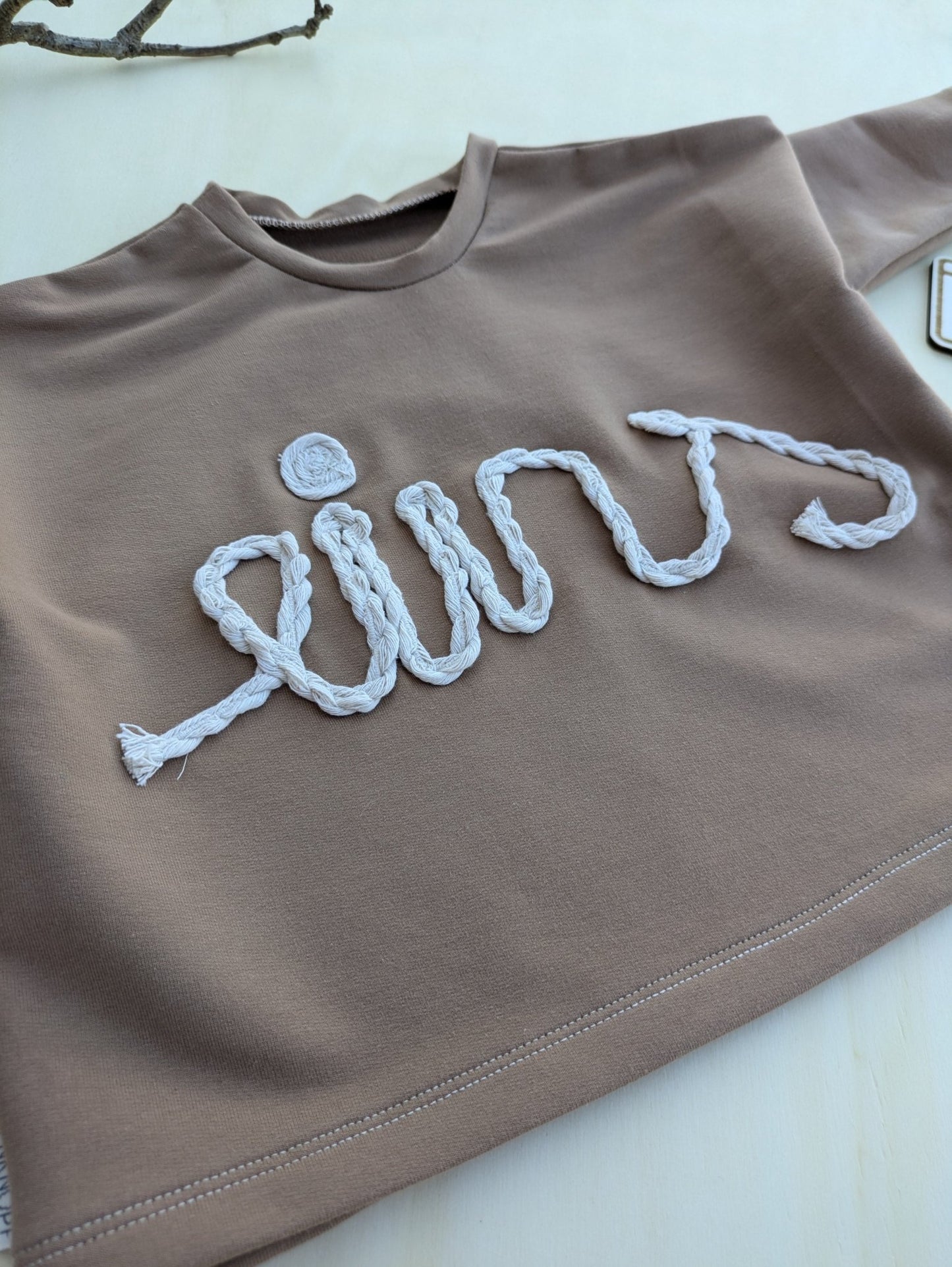 Oversized Sweater Zahl - Loewenknopf