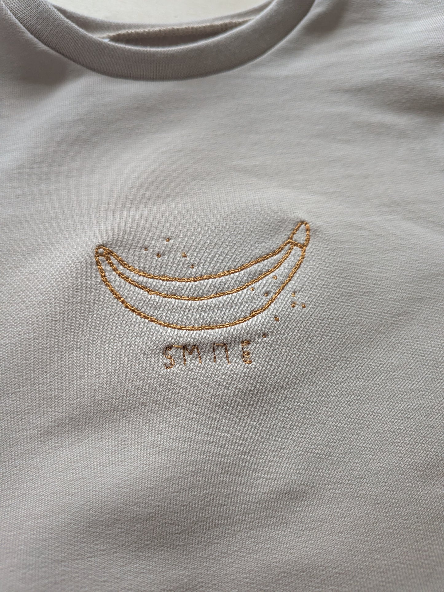 Oversized Sweater, selbstgenäht mit
Smile Stickerei