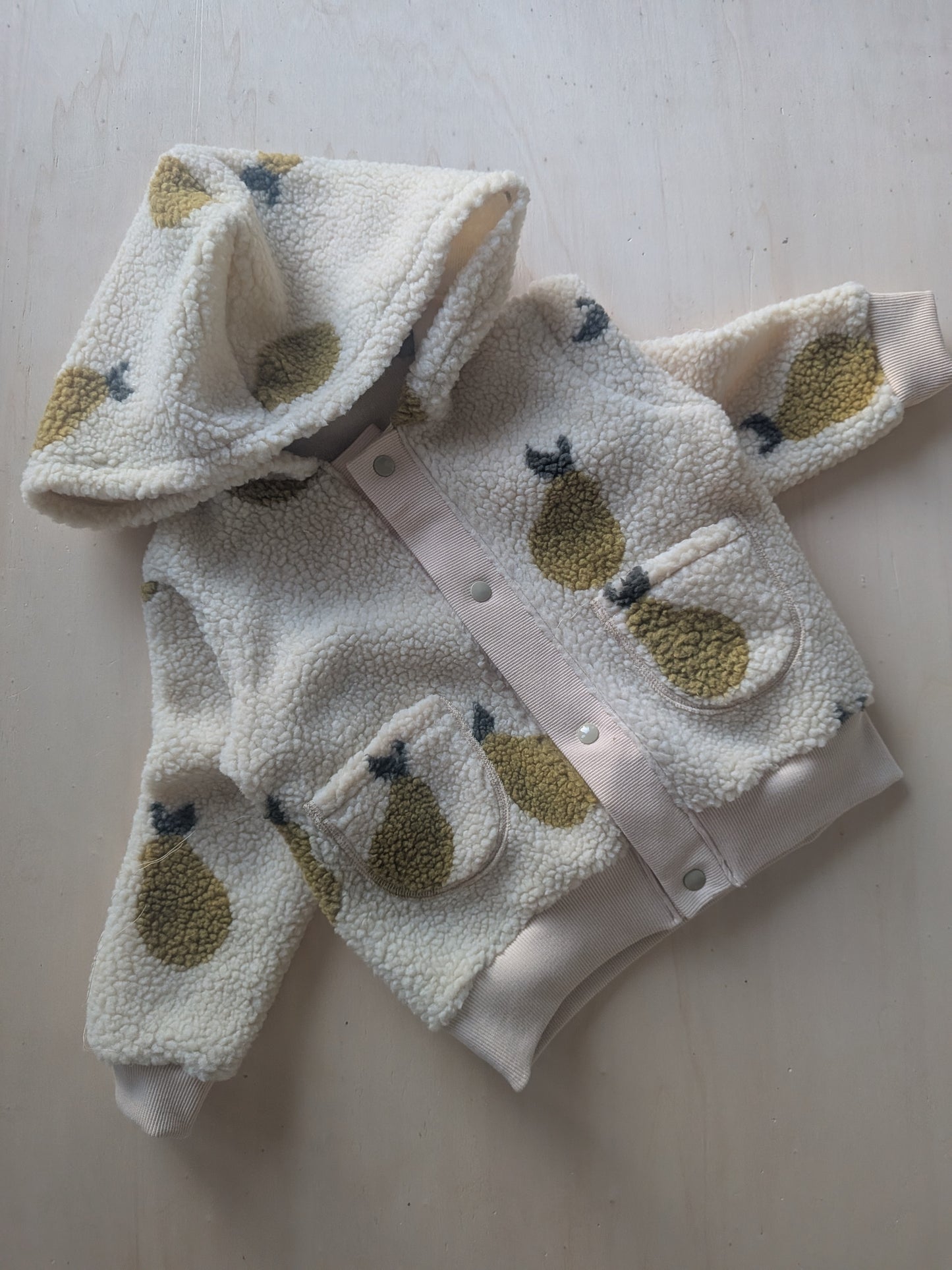 Teddyjacke Birne mit Druckknöpfen