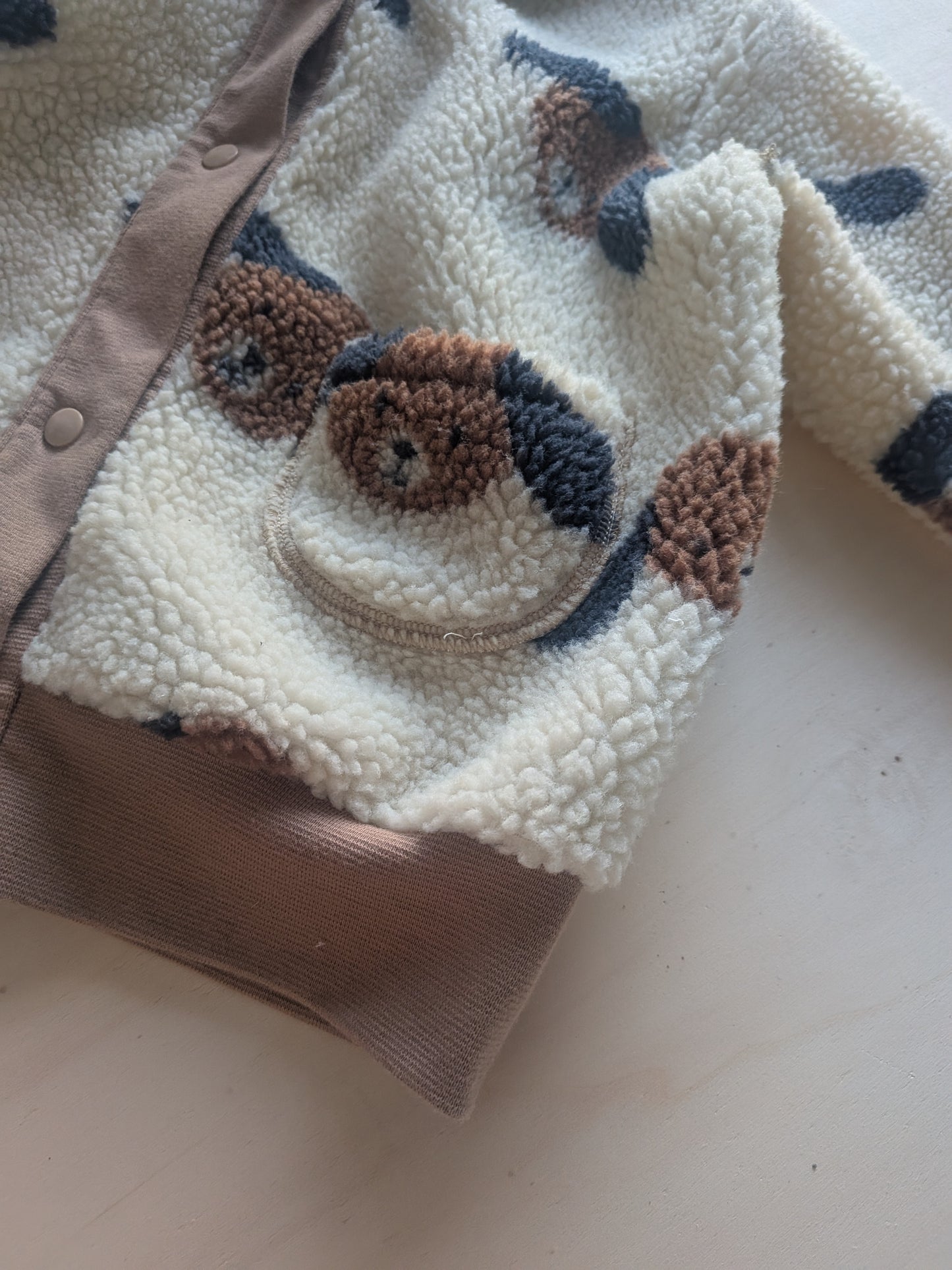 Teddyjacke Hund mit Druckknöpfen