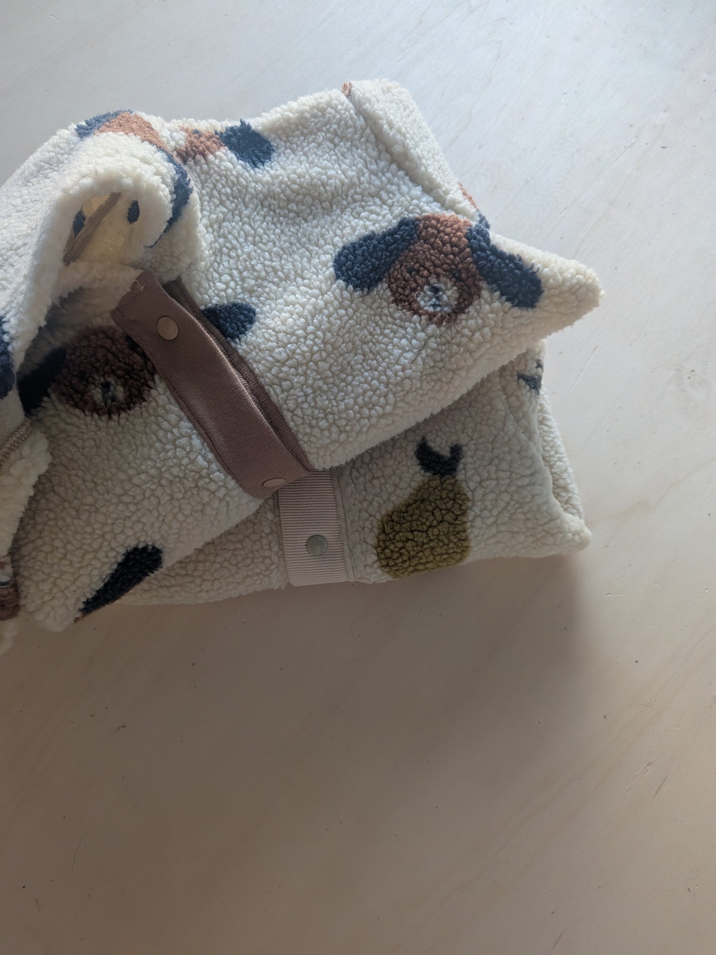 Teddyjacke Birne mit Druckknöpfen