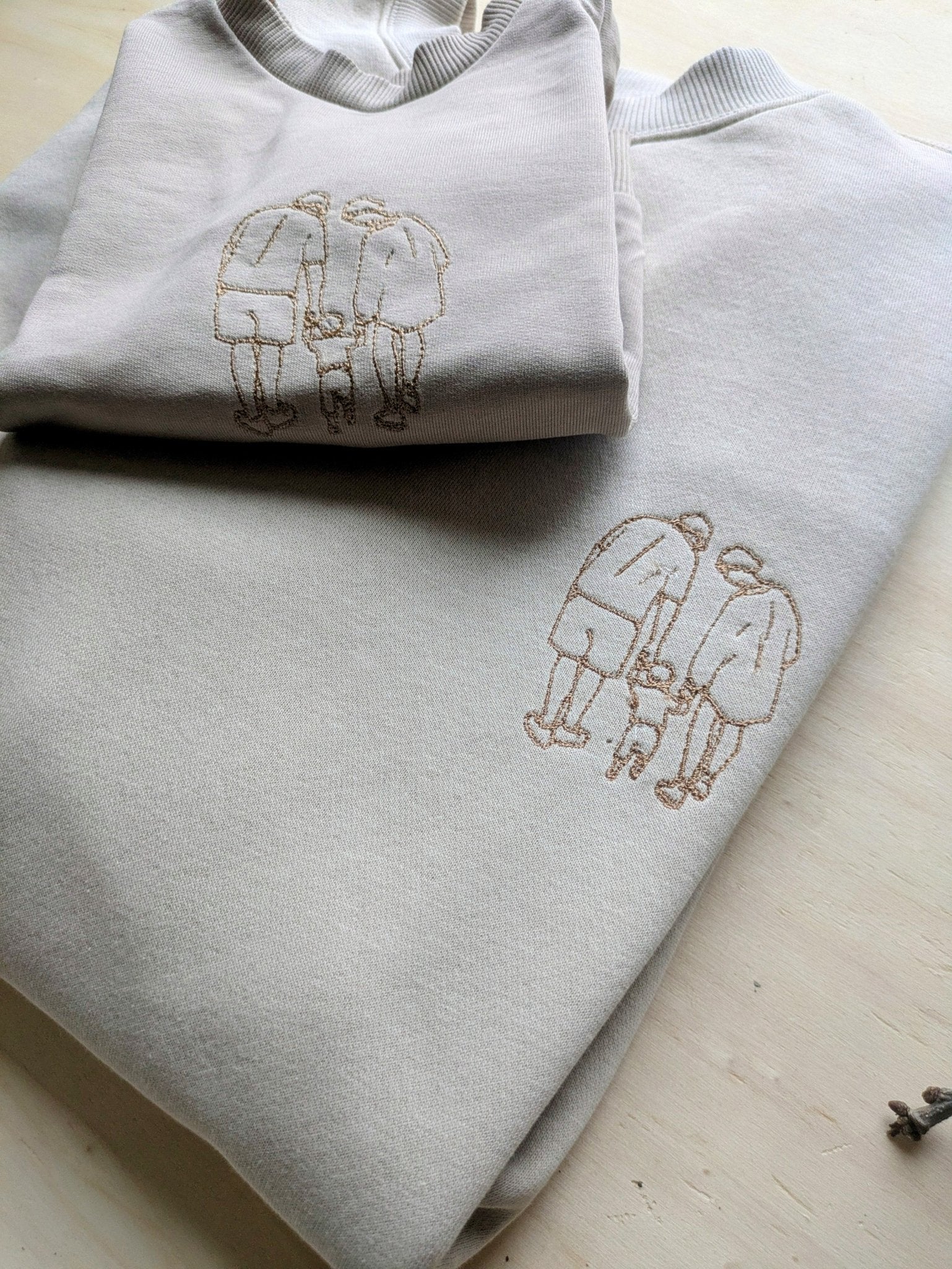 Mom Sweater | Stickerei - Loewenknopf