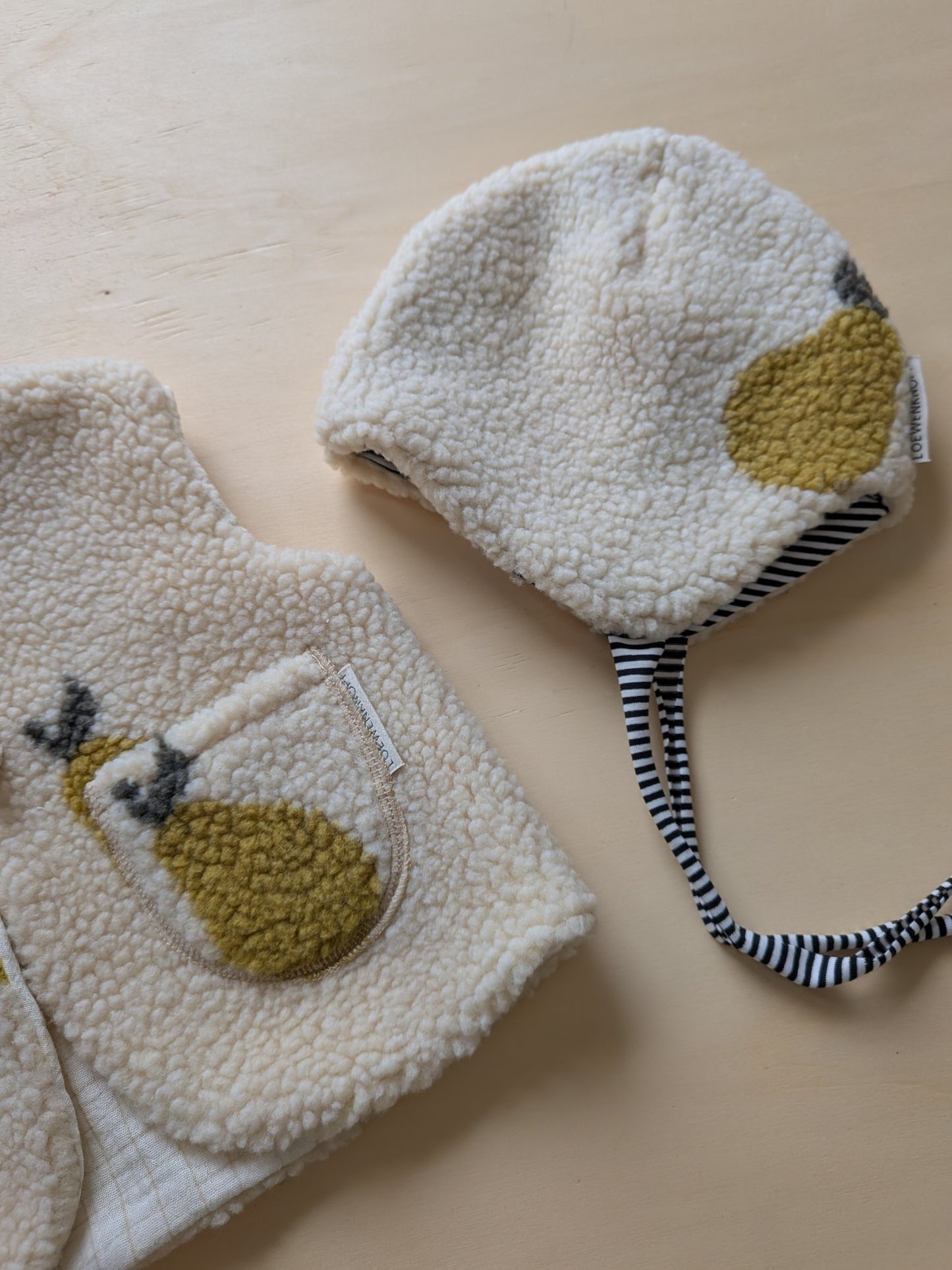 Mütze für Kinder – handgenäht aus weichem Teddy Stoff