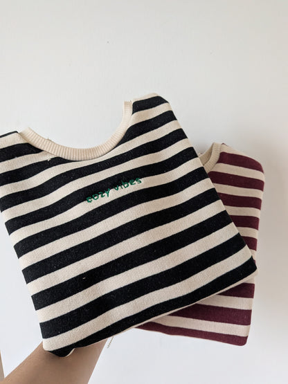 Oversized Sweater, gestreift in Bordeaux-Weiß oder Schwarz-Weiß I Stickerei