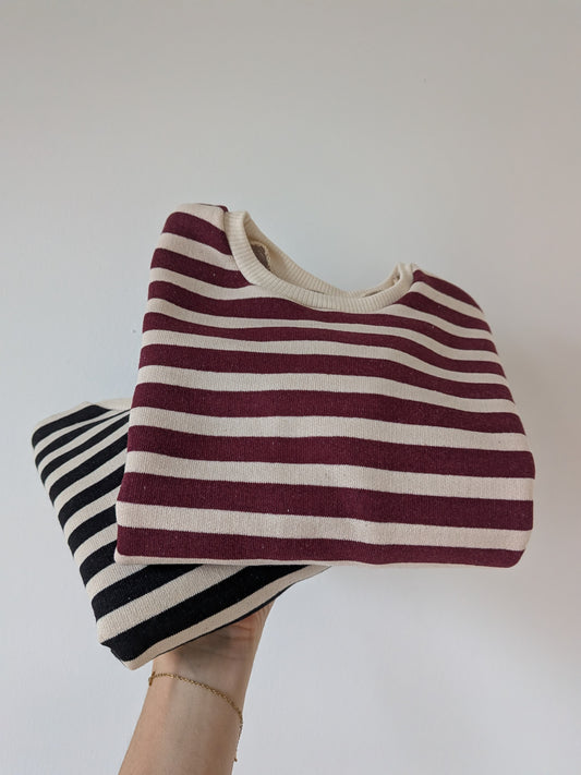 Oversized Sweater, gestreift in Bordeaux-Weiß oder Schwarz-Weiß I Stickerei