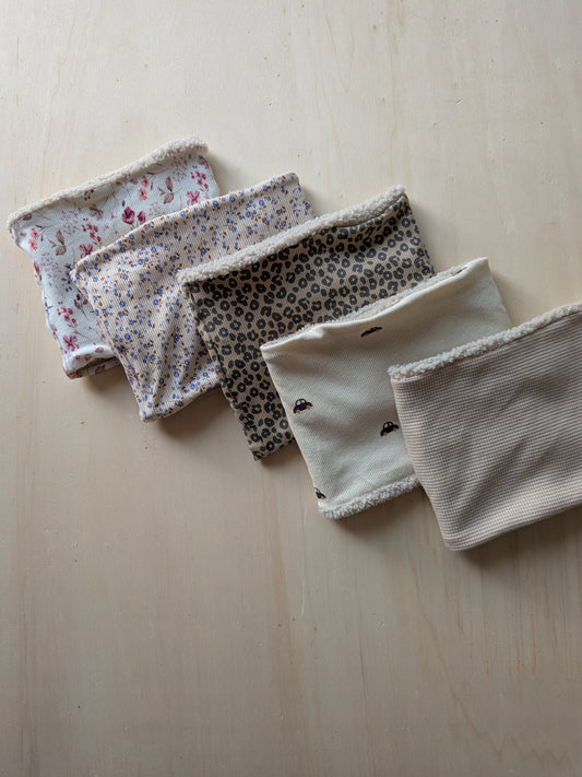 Loop für Kinder – handgenäht aus weichem Teddystoff mit  Leo-Design