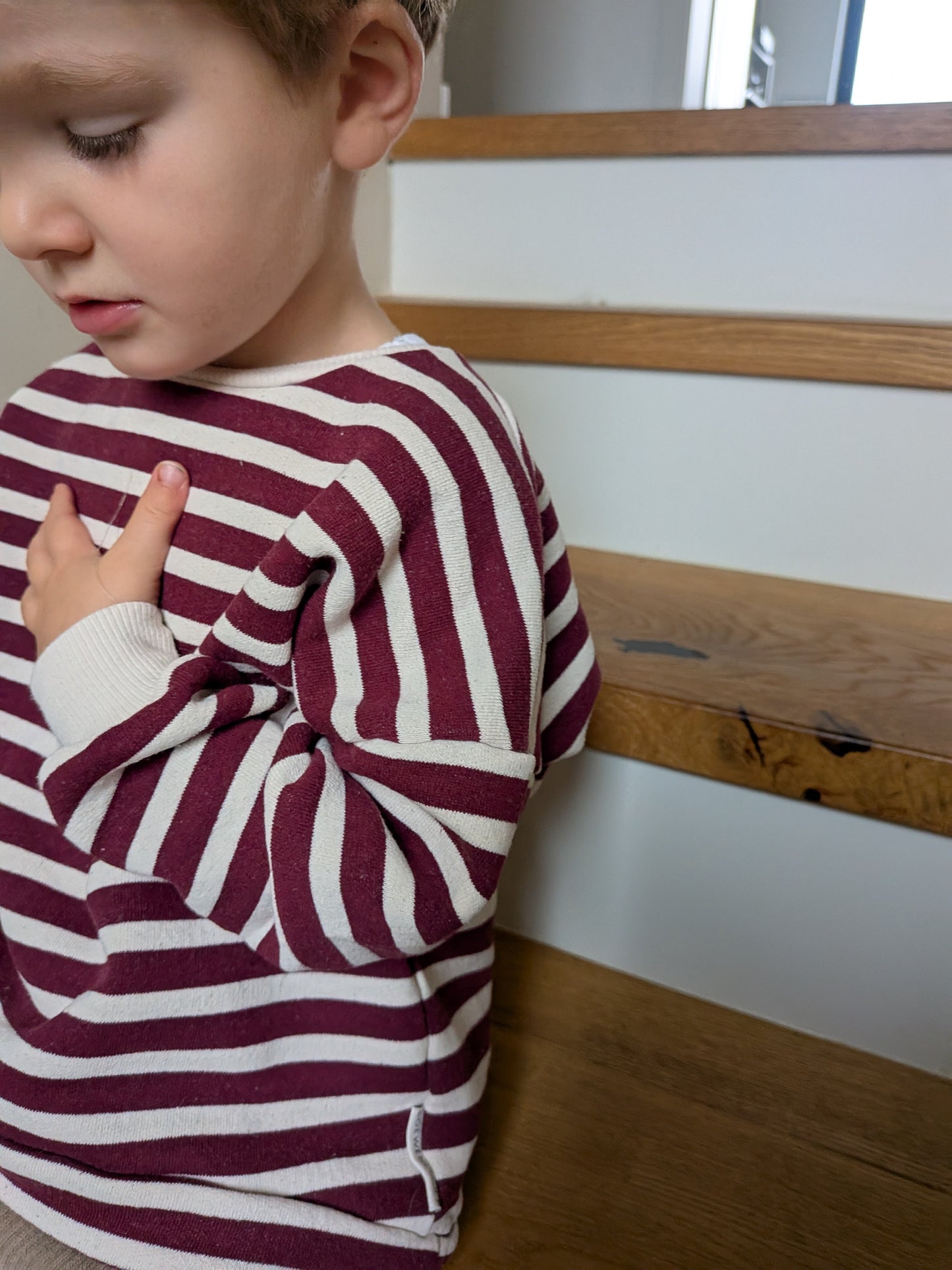 Oversized Sweater, gestreift in Bordeaux-Weiß oder Schwarz-Weiß I Stickerei