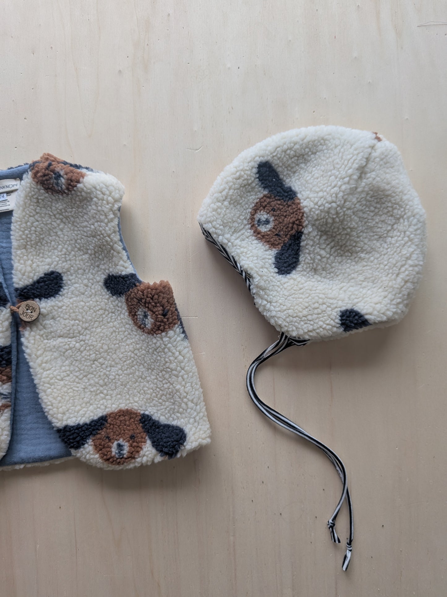 Mütze für Kinder – handgenäht aus weichem Teddy Stoff