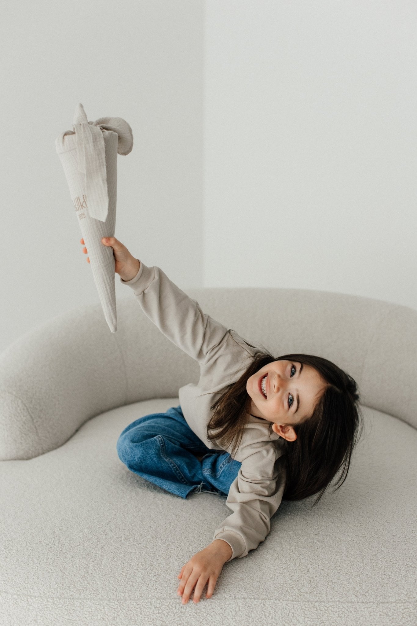 SCHULKIND Oversized Kinderpullover | handgenäht | Individuell - Loewenknopf